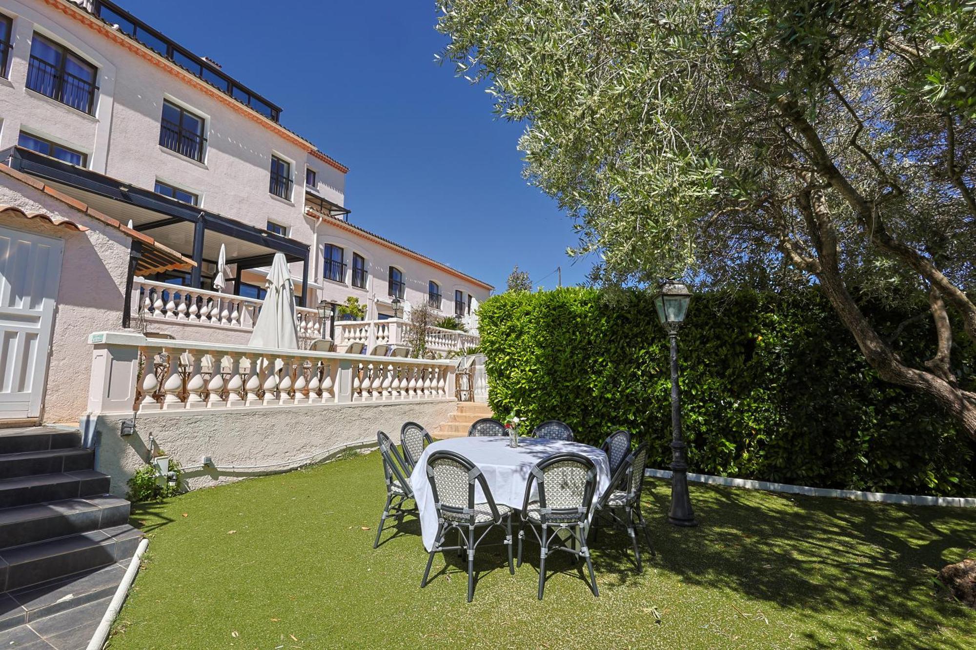Hotel & Restaurant Perla Riviera Villeneuve-Loubet Exterior foto