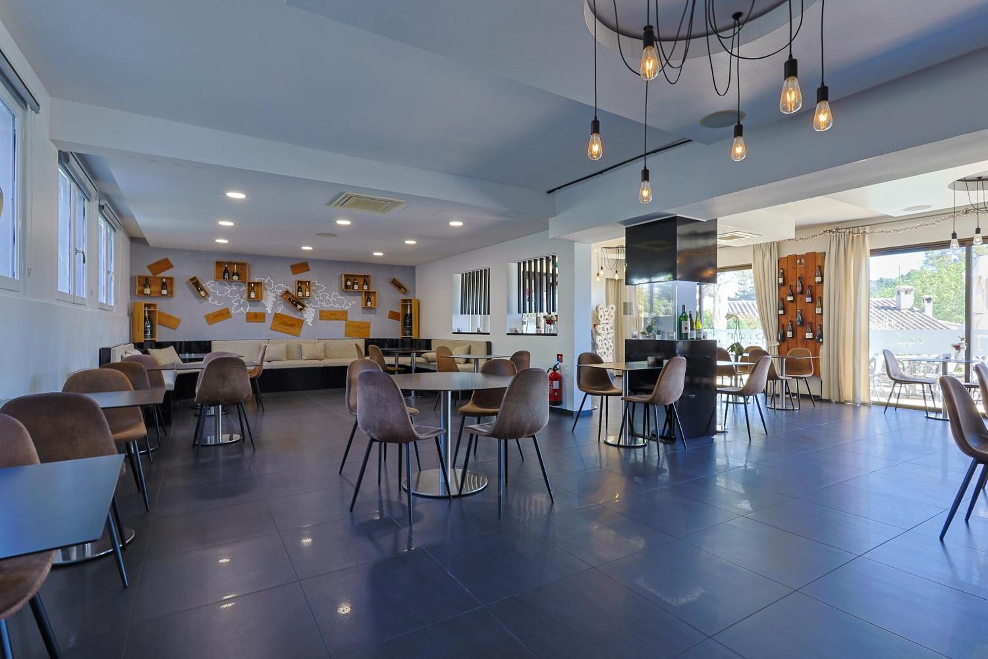 Hotel & Restaurant Perla Riviera Villeneuve-Loubet Exterior foto
