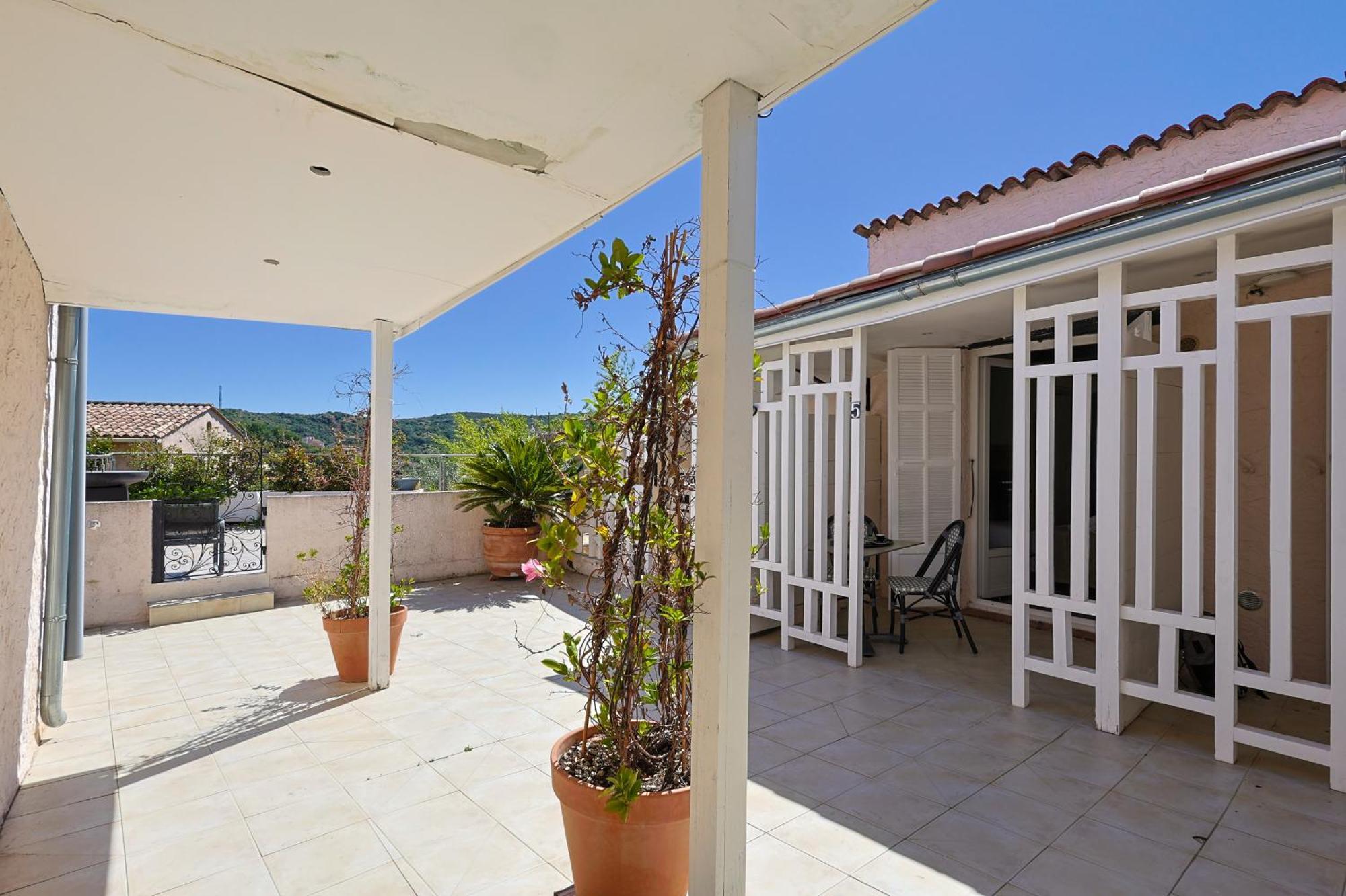 Hotel & Restaurant Perla Riviera Villeneuve-Loubet Exterior foto